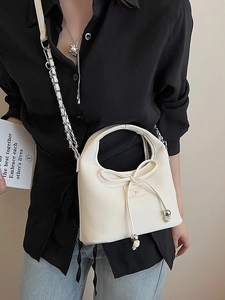 Sac à Main Minimaliste en Cuir PU pour Femme avec Nœud Papillon Sac à Bandoulière Carré à la Mode Couleur Unie Chaîne