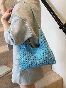 Sac à bandoulière bleu au crochet évidé avec motifs floraux tissés pour femme