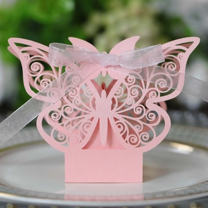 Ροζ κουτί γλυκισμάτων πεταλούδα laser cut με λευκή κορδέλα για γαμήλια δώρα