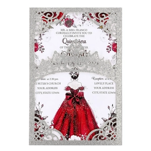 Invitation Quinceañera découpée au laser avec couronne pailletée argent et roses rouges