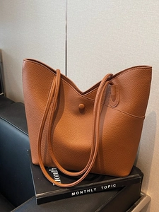 Brown lychee-textured leather tote bag with large capacity and double shoulder straps