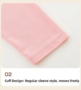 Gros plan des poignets du t-shirt rose à manches longues avec double surpiqûre