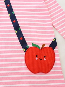 Robe rayée rose et blanc pour fille avec détail de grande poche en forme de pomme rouge