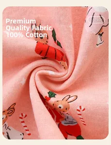Détail macro du tricot 100 % coton avec motifs de lapins mignons et de sucres d'orge