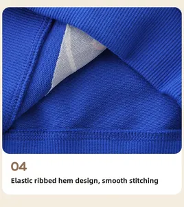 Détail de l'ourlet côtelé du sweat-shirt bleu roi avec coutures propres et doublure éponge