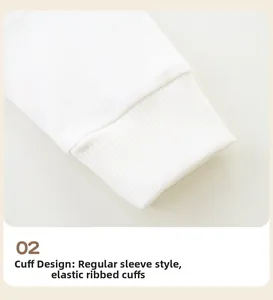 Détail du poignet élastique en maille côtelée sur un sweat en coton blanc pour fille