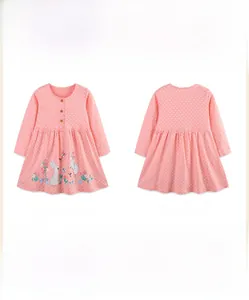 Robe rose à pois pour fillette avec broderie lapin et boutons en bois, vues recto verso