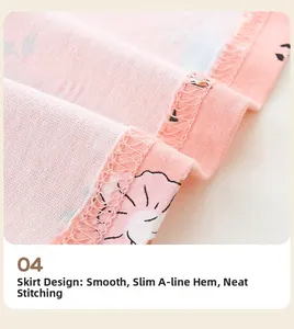 Détail de la robe rose à fleurs montrant l'ourlet en A soigné et le tissu en coton doux