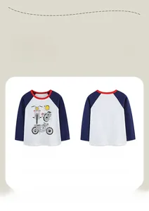 Dettaglio fronte e retro della maglietta a maniche raglan per bambini con stampa moto