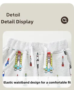 Détail du jogging gris pour enfant avec taille élastique à cordon et motifs fusée