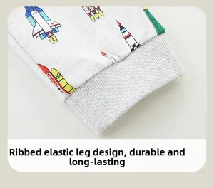 Vue détaillée des poignets élastiques sur un pantalon en coton gris avec fusées