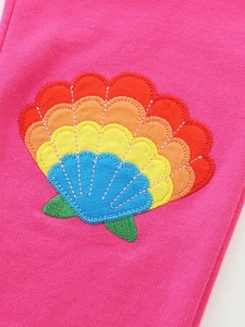 Sweatshirt pour fille avec broderie coquillage arc-en-ciel et coutures blanches