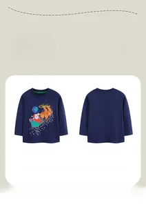 Détails du sweat-shirt bleu foncé pour enfant avec imprimé festif du Père Noël