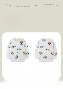 Vorder- und Rückseite des weißen Baumwoll-Sweatshirts mit bunten Rennwagen für Jungen