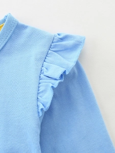 Robe en tricot bleu clair pour fille avec d'élégants volants sur les épaules