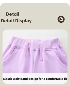 Détail du pantalon en maille lavande avec taille élastique et cordon de serrage plat