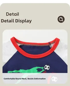 Détail d'un t-shirt enfant avec col rond résistant et imprimé thème football