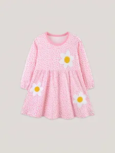 Abito rosa a maniche lunghe per bambina con stampa a margherite e fiori 3D in peluche