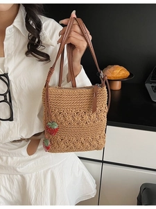 Handmade Women Woven Crochet Crossbody Bag Strawberry Pendant Rural Style Summer Beach Shoulder Bag Casual Small Purse