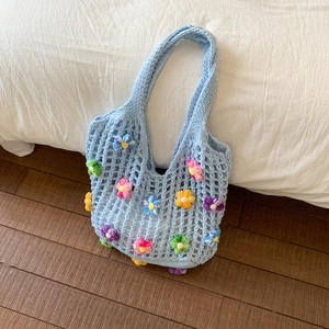 Sac de plage au crochet bleu clair avec fleurs 3D colorées pour les vacances d'été