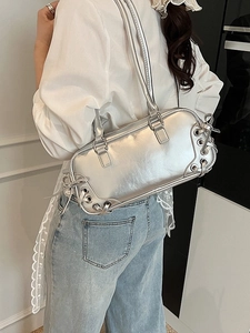 Borsa a spalla rettangolare argento metallizzato con dettagli stringati su stile denim blu