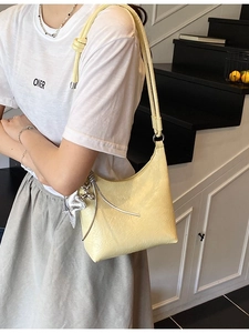 Sac Seau pour Femmes en Cuir Synthétique Plissé Charme d'Étoile Sac Bandoulière Tendance Sac à Épaule Décontracté Sac Hobo