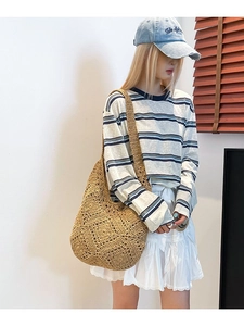 Handwoven straw hobo shoulder bag with hollow diamond pattern for summer beach use