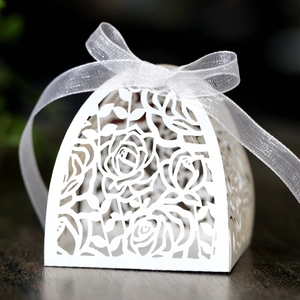 Elegant Laser Cut Rose Flower Candy Box Artificial Pearl Paper Wedding Party Favor Gift Box With Ribbon Bow For Guest Celebration