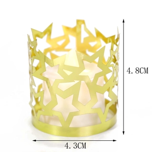 Mini portacandela a stella dorata con intaglio decorativo, altezza 4,8 cm