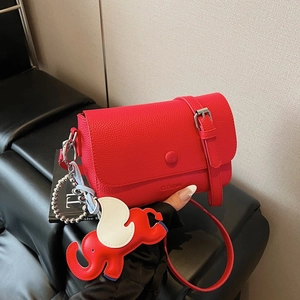 Sac Sous le Bras en Cuir PU Urbain Minimaliste pour Femmes Motif Lychee Petit Sac Bandoulière Carré Avec Pendentif Éléphant