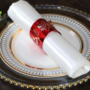 Elegante portatovagliolo rosso a foglia d'acero per decorazioni da tavola di nozze e feste