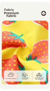 Gros plan sur un tissu en coton jaune doux avec imprimé fraise et texture respirante