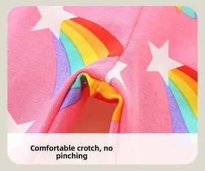 Détail de l'entrejambe confortable sur legging rose en coton avec motif arc-en-ciel