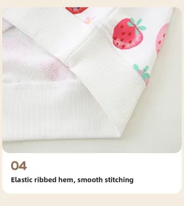 Détail de l'ourlet élastique côtelé sur sweat-shirt fille avec motif fraise