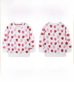 Vues détaillées de l'imprimé fraise sur le sweat-shirt blanc à manches longues en coton pour fille