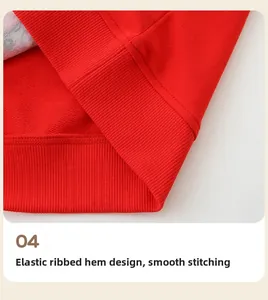 Détail de l'ourlet élastique en maille côtelée rouge avec coutures plates nettes
