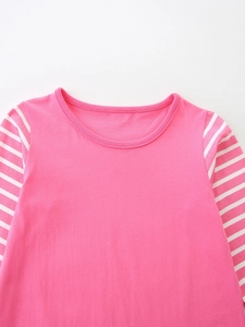 Abito a righe a maniche lunghe da bambina rosa con ricamo natalizio di alta qualità