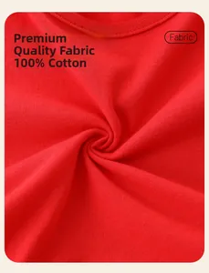 Gros plan du tissu en maille 100% coton rouge montrant la texture et les coutures