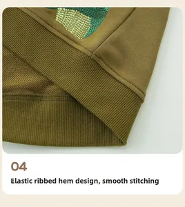 Détail du sweat à capuche olive montrant l'ourlet côtelé élastique et les coutures