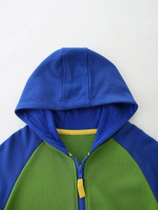 Veste à capuche zippée pour enfants avec motif voiture et design color-block vert