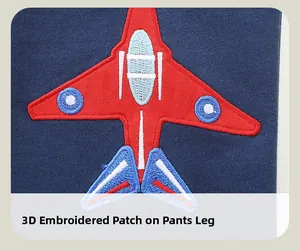 Broderie avion 3D détaillée sur le bas du pantalon de jogging pour enfant marine