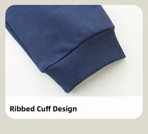 Détail du bord-côte sur le pantalon de jogging bleu marine en maille de haute qualité