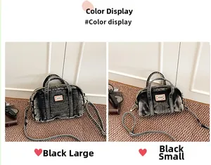Comparaison détaillée montrant la différence de taille entre les sacs en jean noirs