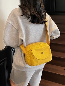 Modische hellgelbe Nylon-Umhängetasche mit verstellbarem Schultergurt für Damen