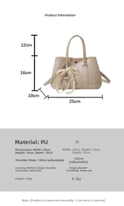 Vue détaillée du sac seau beige avec nœud en dentelle, perles et dimensions