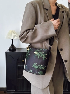 Women Waterproof Nylon Crossbody Bag Fashion Leaf Print Large Capacity Lightweight Adjustable Strap Shoulder Bucket Bag
