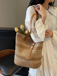 Sac fourre-tout rétro en paille avec anses en cuir et pompon pour vacances à la plage