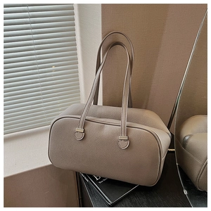 Detail of taupe litchi-grain leather Boston bag with metal zipper and long shoulder strap