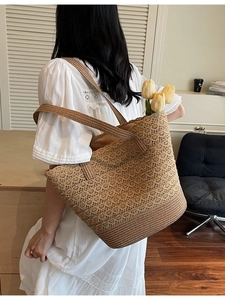 Borsa tote in paglia intrecciata a mano per la spiaggia dal design spazioso e sobrio