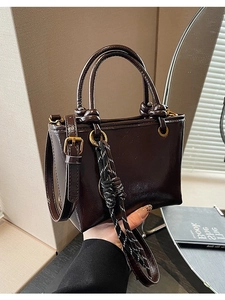 Sac Bandoulière Seau en Cuir PU Rétro pour Femmes Avec Pendentif Raquette de Tennis Corde Tissée Sac à Main Décontracté